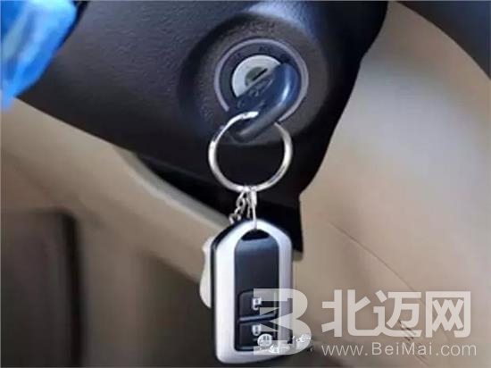 汽車鑰匙鎖在車里應該怎么辦,？