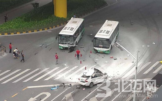 女司機誤把油門當(dāng)剎車