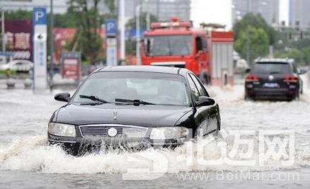 雨天涉水開車