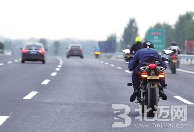 高速路上行車注意安全